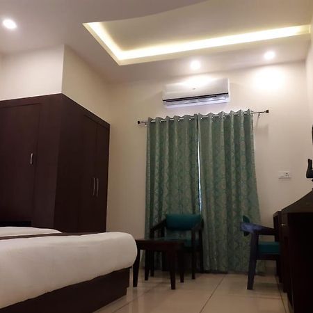 אודייפור Hotel Paradise Inn מראה חיצוני תמונה