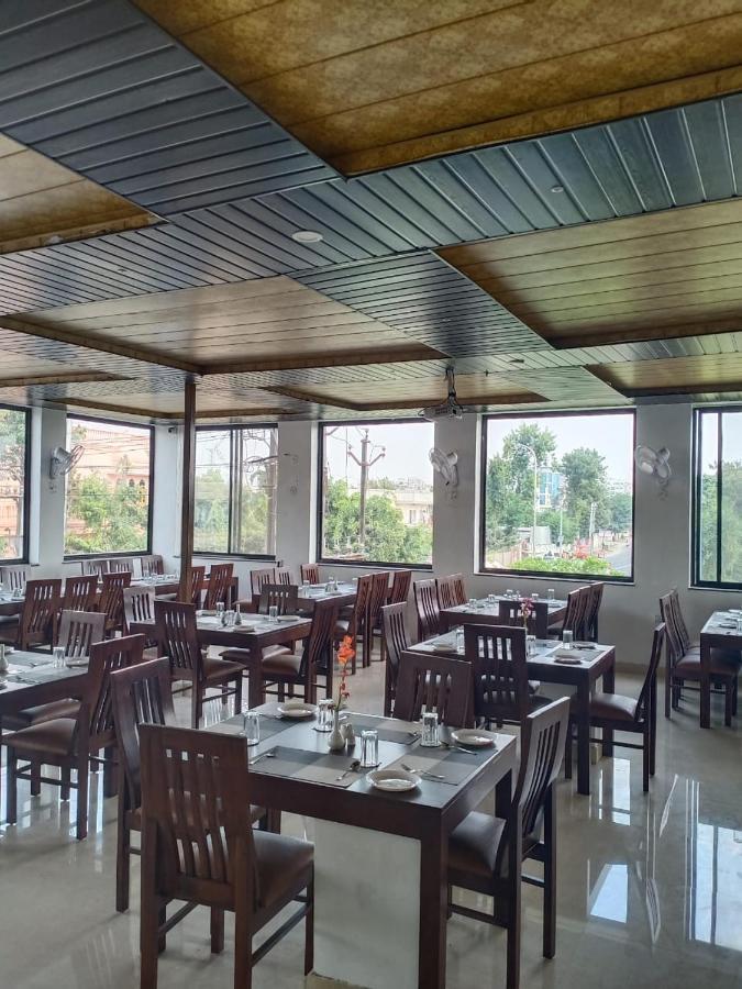 אודייפור Hotel Paradise Inn מראה חיצוני תמונה