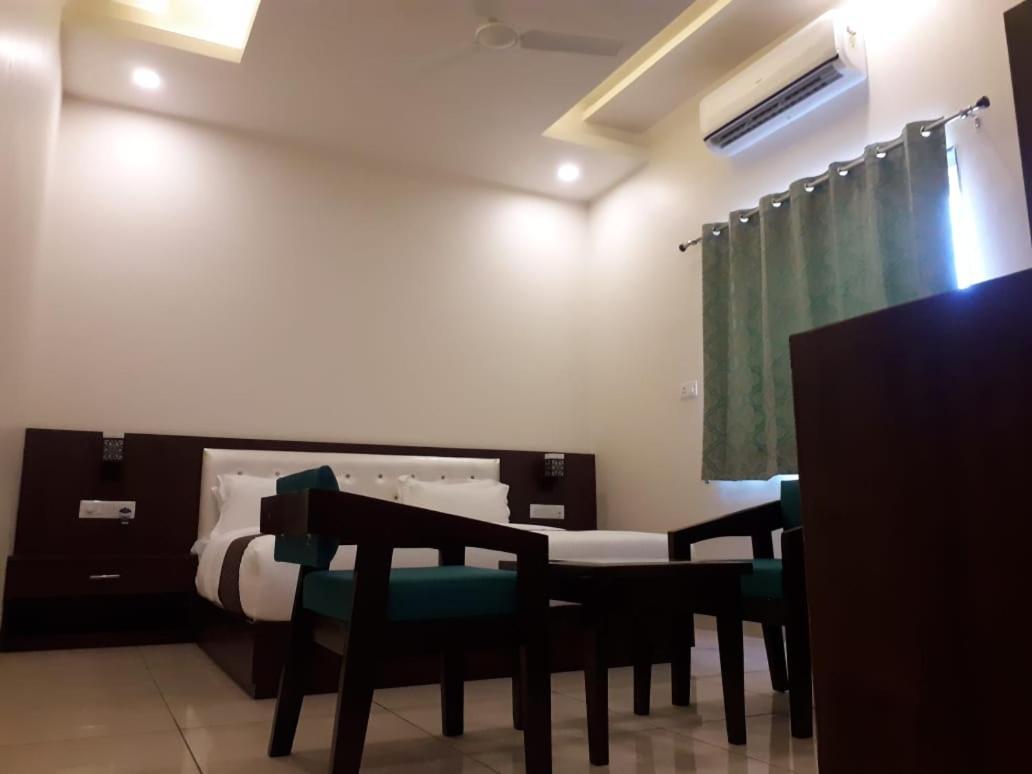 אודייפור Hotel Paradise Inn מראה חיצוני תמונה