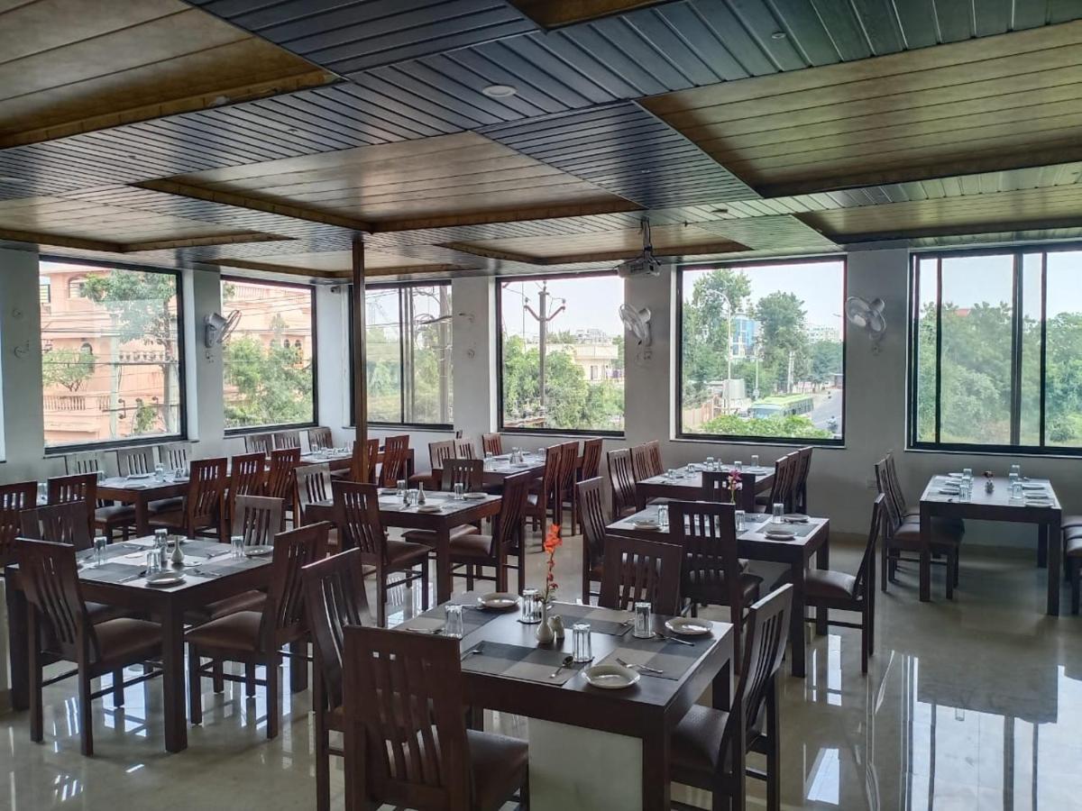 אודייפור Hotel Paradise Inn מראה חיצוני תמונה