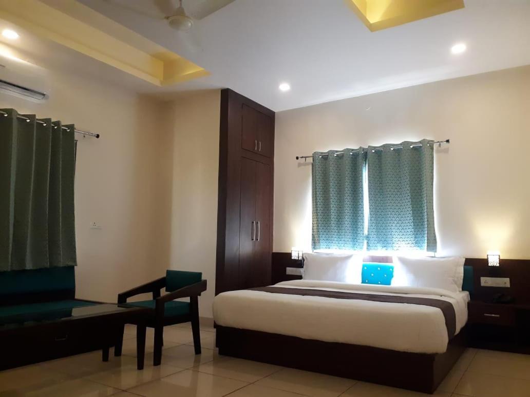אודייפור Hotel Paradise Inn מראה חיצוני תמונה