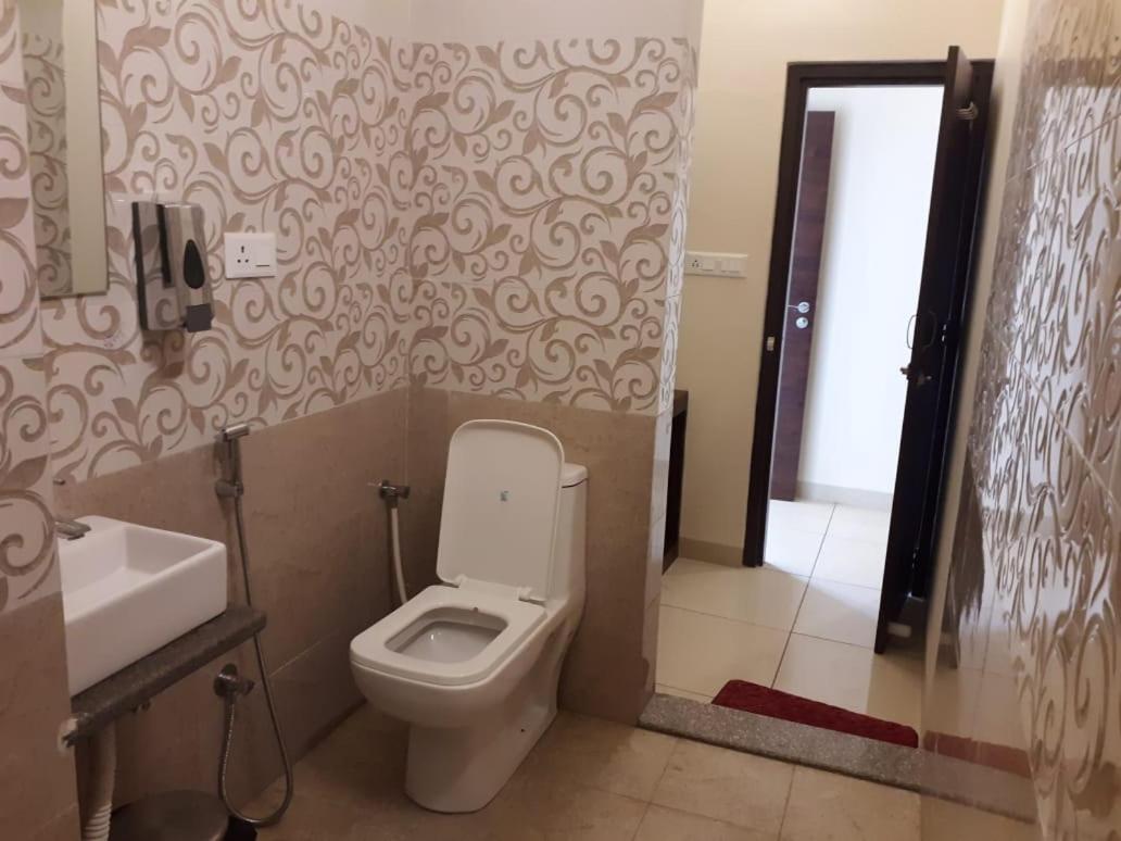 אודייפור Hotel Paradise Inn מראה חיצוני תמונה